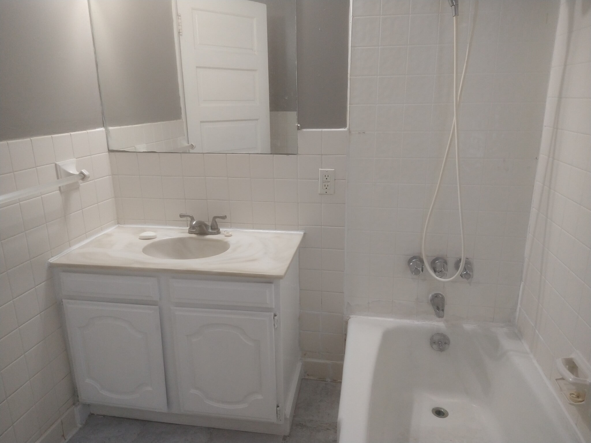Bathroom - 1759 Barrows St