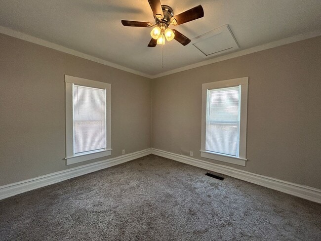 Building Photo - 2 Bed 1 Bath House - Walking Distance to D...