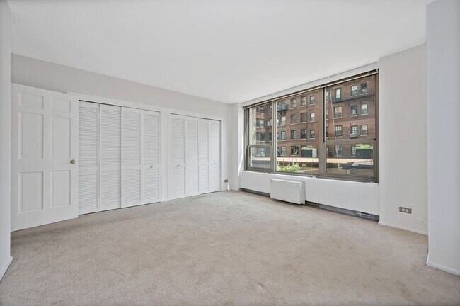 Building Photo - 1550 N Lake Shore Dr