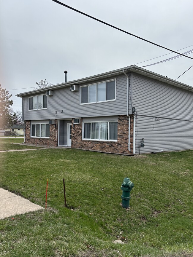 Building Photo - 1715 Edgewood Dr NW