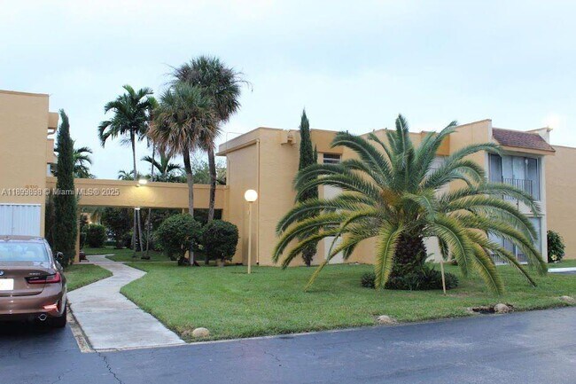 Building Photo - 9370 W Flagler St