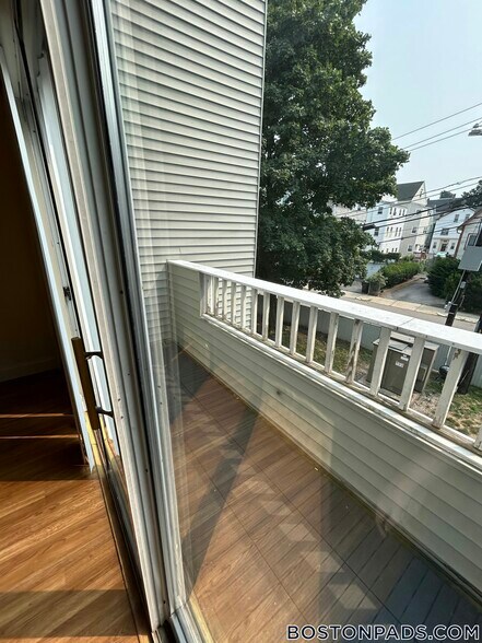 Building Photo - 148 N Beacon St