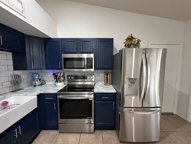 Building Photo - 6916 Elliot Ct