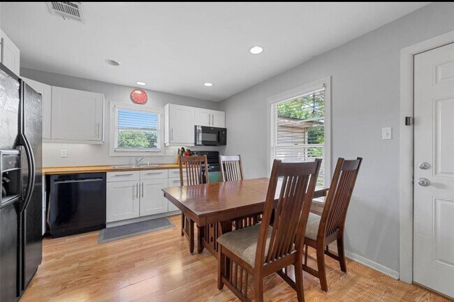 Building Photo - 1025 N 32nd St