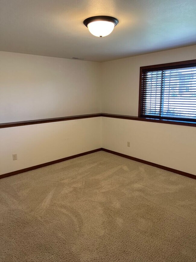 Building Photo - 3 bedroom, 3 bathroom Red Rocks Home for Rent