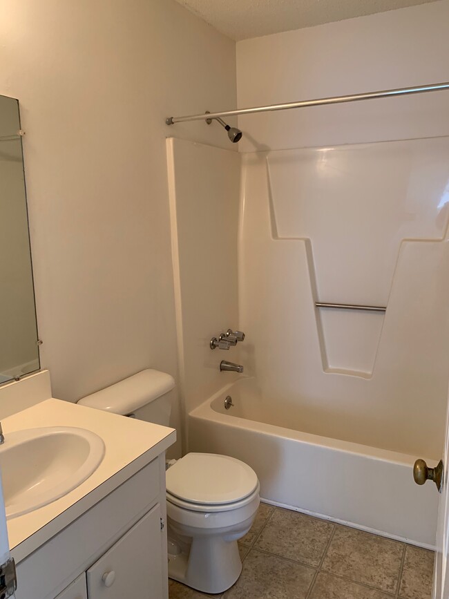 Building Photo - 107 Garwin Dr W
