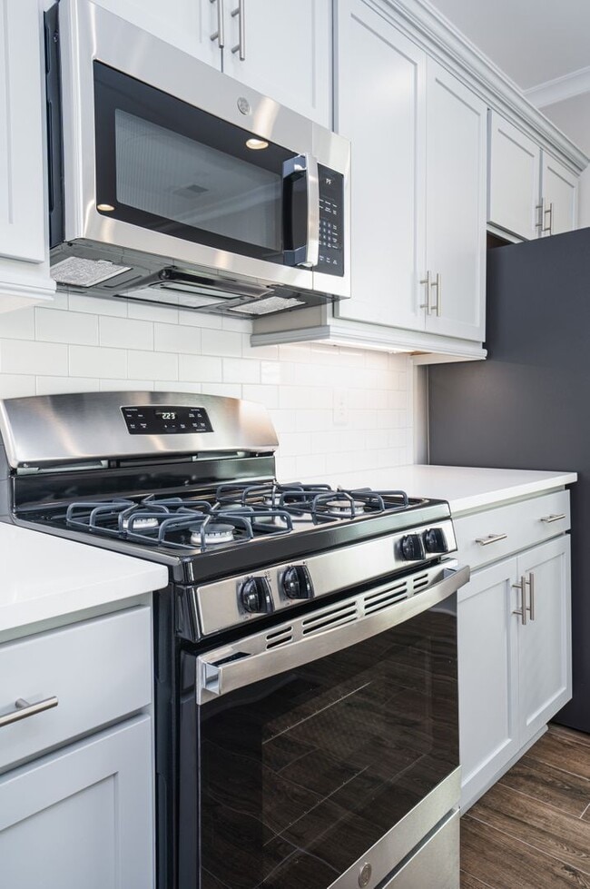 Building Photo - 1524 Cottage Grv