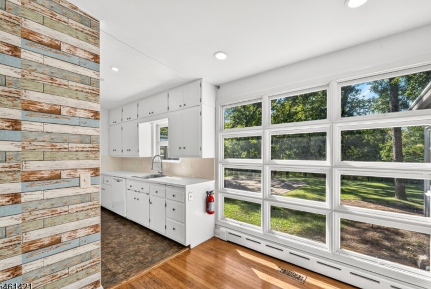 Building Photo - 879 Vosseller Ave