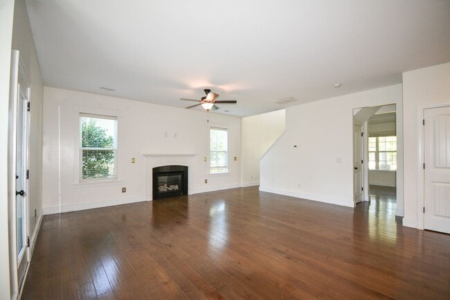 Building Photo - Beautiful 3 Bedroom + Flex Room in Gated Community of Mimosa Bay