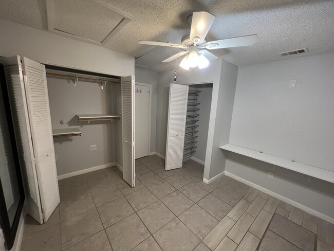 Building Photo - 5282 Canal Cir W