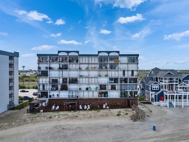 Building Photo - 11945 Termini-San Luis Pass Rd