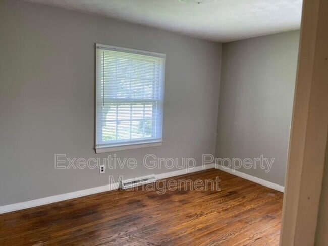 Building Photo - 512 Smith Ave
