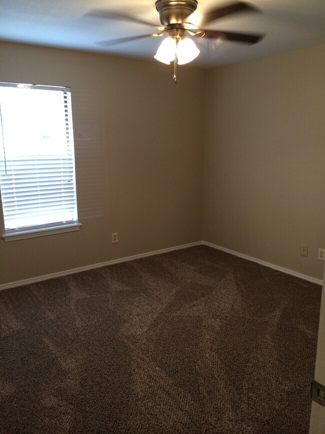 Building Photo - 10616 Debbie Ln