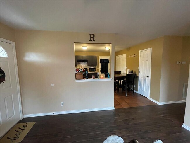 Building Photo - 940 E Guadalupe St