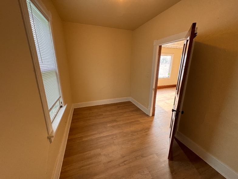 Building Photo - 2006 W Lincoln Ave