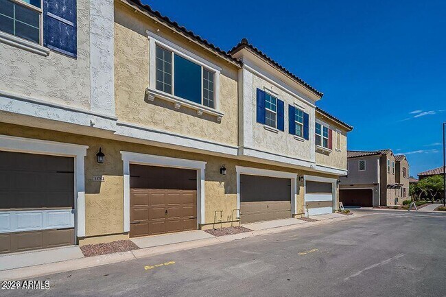 Building Photo - 2669 S Peppertree Dr