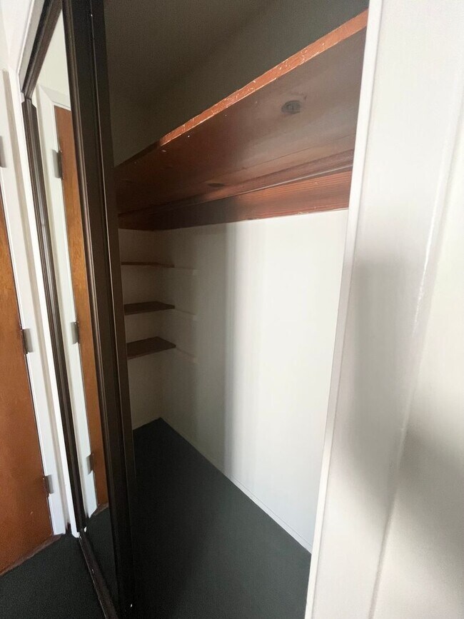 Building Photo - MISSION BEACH STUDIO APARTMENT WITH PARKIN...