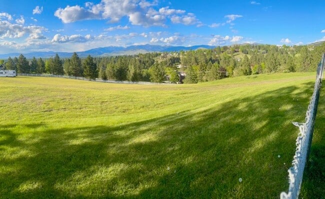 Building Photo - Very Large Ranch Style on South Hills