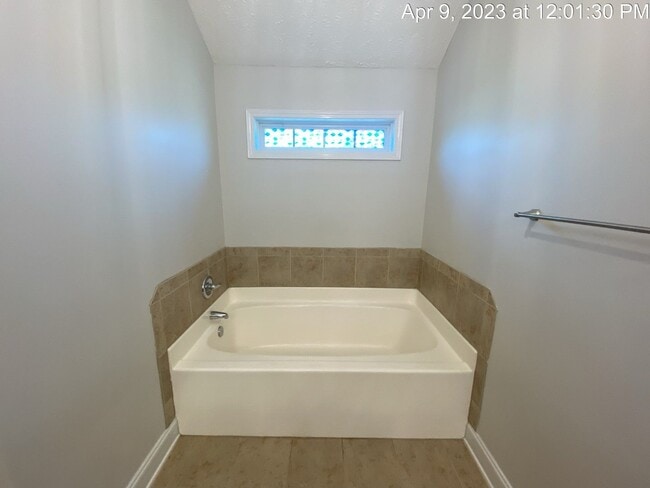 Building Photo - 2126 Queen Elizabeth Ln