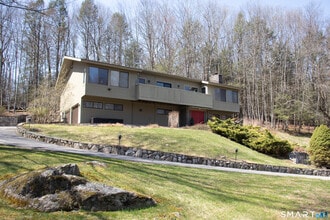 Building Photo - 6 Cove Rd