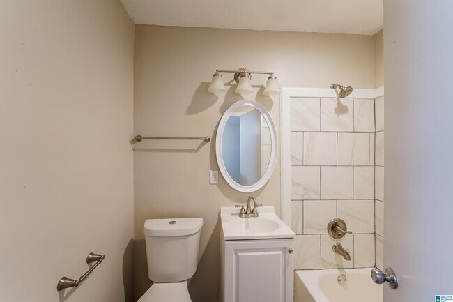 Building Photo - 432 13th Ct NW
