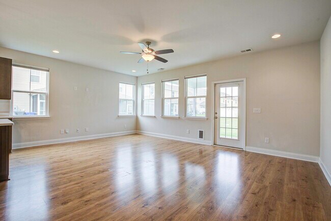 Building Photo - 7824 Montview Rd