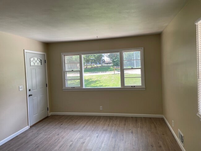 Building Photo - Blondo street