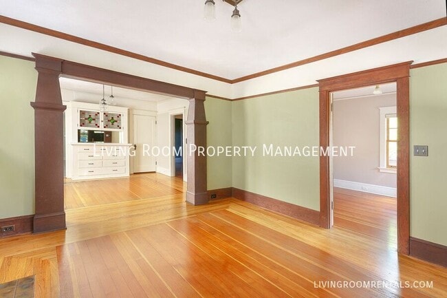 Building Photo - 5119 NE 27th Ave