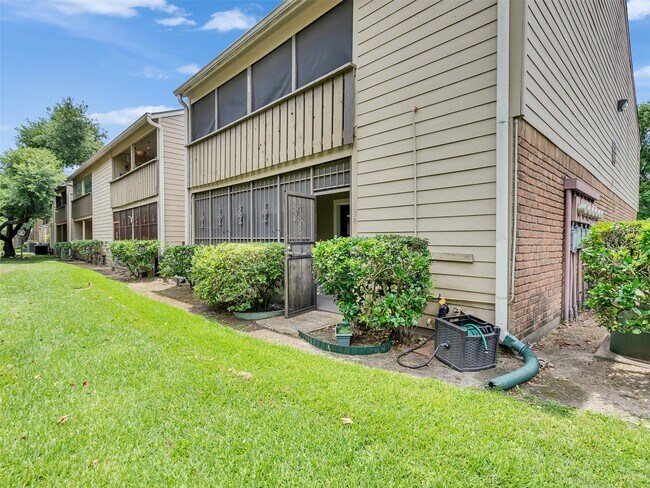 Building Photo - 5005 Georgi Ln