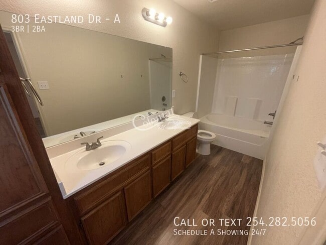 Building Photo - 803 Eastland Dr