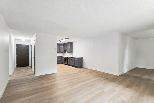 Building Photo - Newly Renovated 2br Condo in the Heather G...