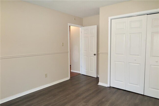 Building Photo - 201 Norwood St W