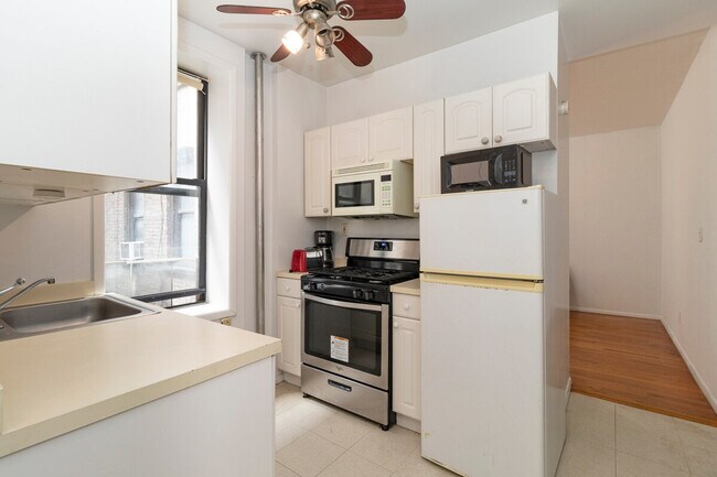 Building Photo - 306-318 East 96th Street-SI ID1032044P