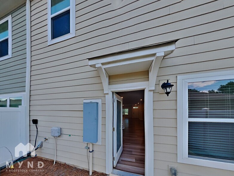 Building Photo - 430 Sagecroft Ln