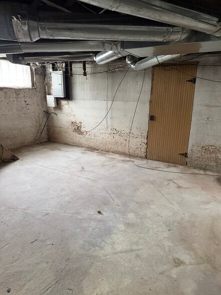 Building Photo - 732 Rockford Ave