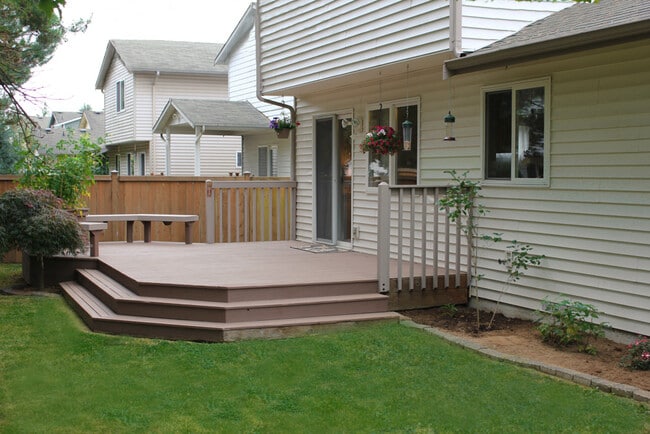 Building Photo - Monroe Two-Story Three Bed, 2.5 Bath