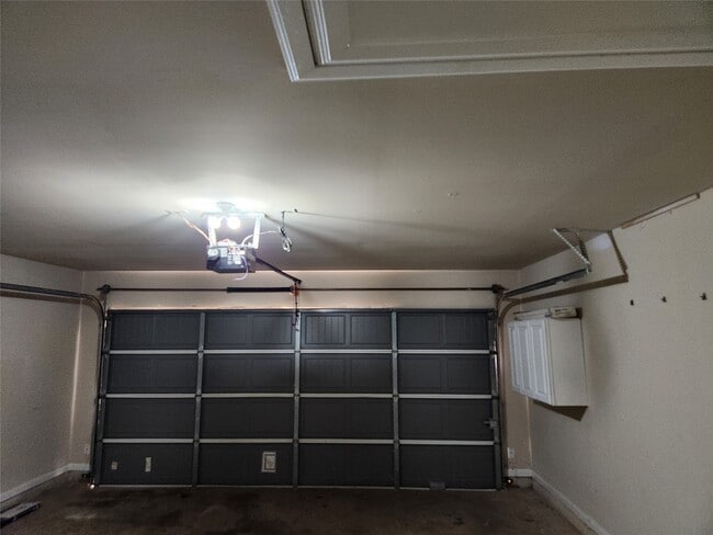 Building Photo - 2411 Village Stone Ct