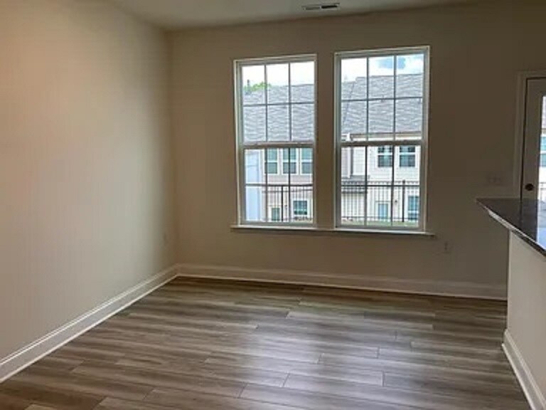 Building Photo - 1013 Channel Drop Dr
