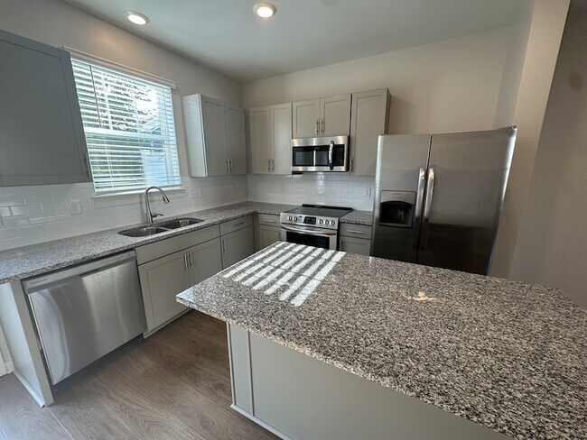 Building Photo - 1730 Frodo Wy