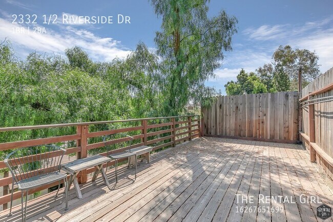 Building Photo - 2332 1/2 Riverside Dr-