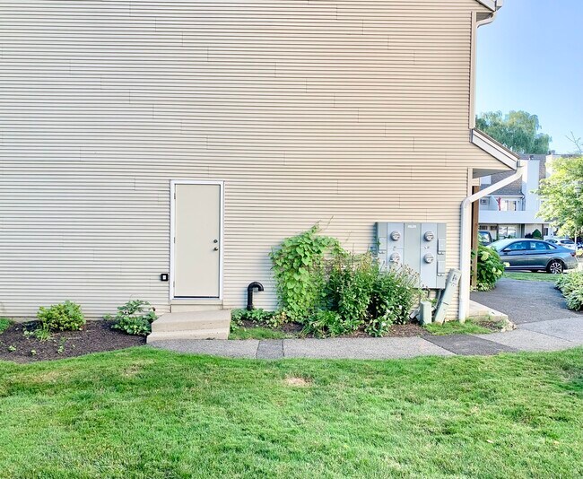 Building Photo - 136 Pembroke Rd