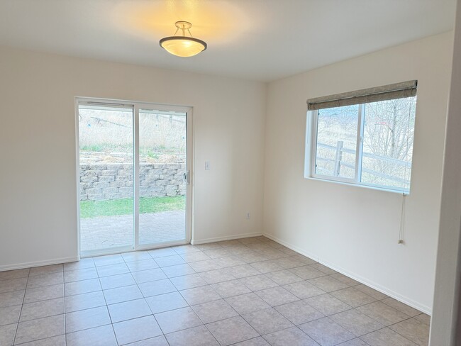 Building Photo - 626 Britton Ln