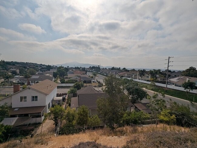 Building Photo - 4 Bedroom, 2 Bath - Single Story Home in P...