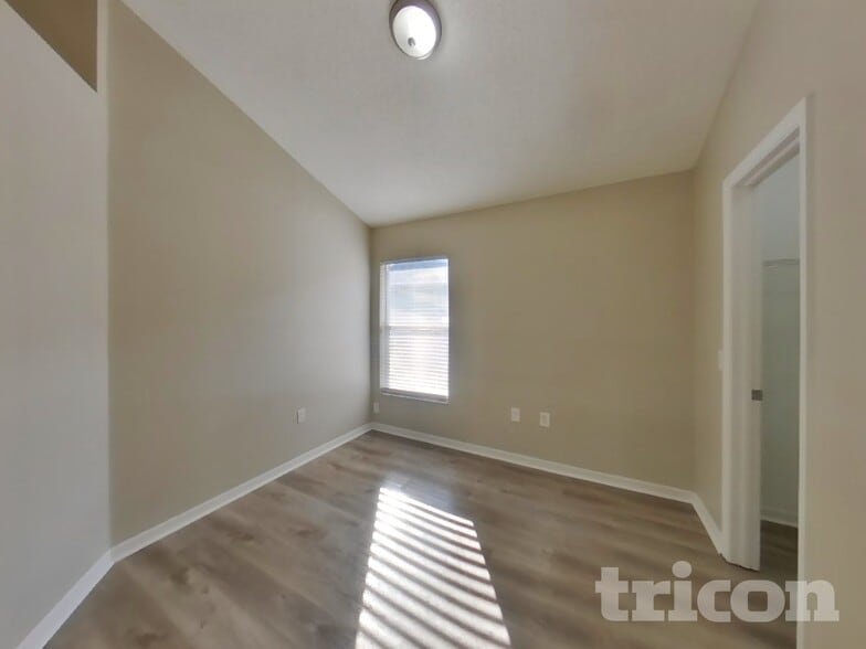 Building Photo - 8931 Southbay Dr