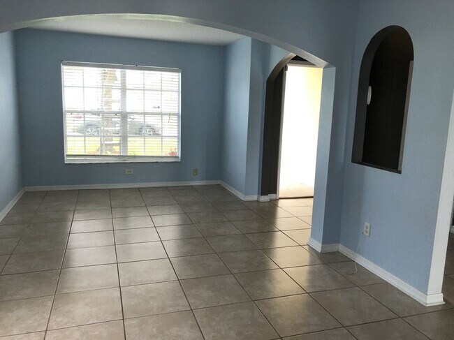 Building Photo - 6520 Lake Gloria Shores Blvd
