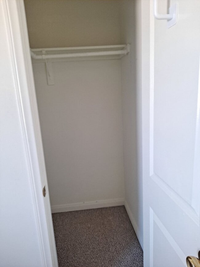 Building Photo - TORRANCE 1 BDRM APT FOR LEASE!