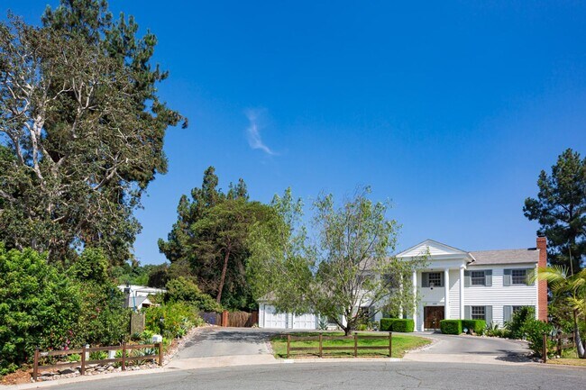 Building Photo - Georgian Colonial in Mt Helix