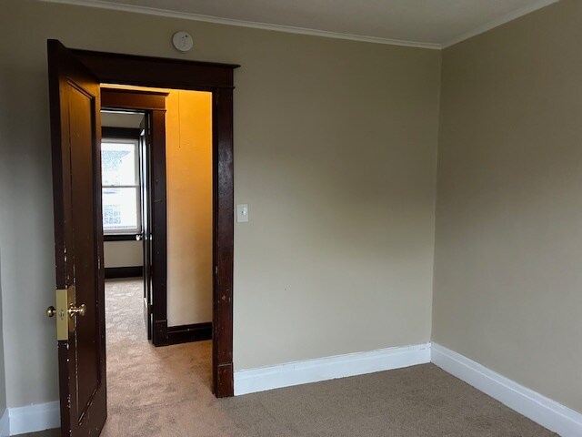 Building Photo - 300 Roesch Ave