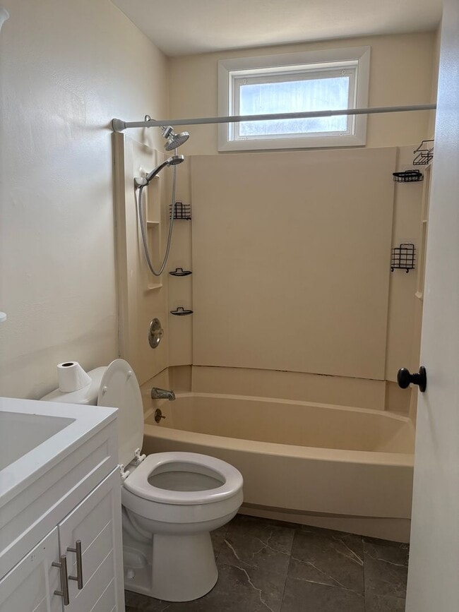 Building Photo - 3 Bedroom/1 Bath home for Rent