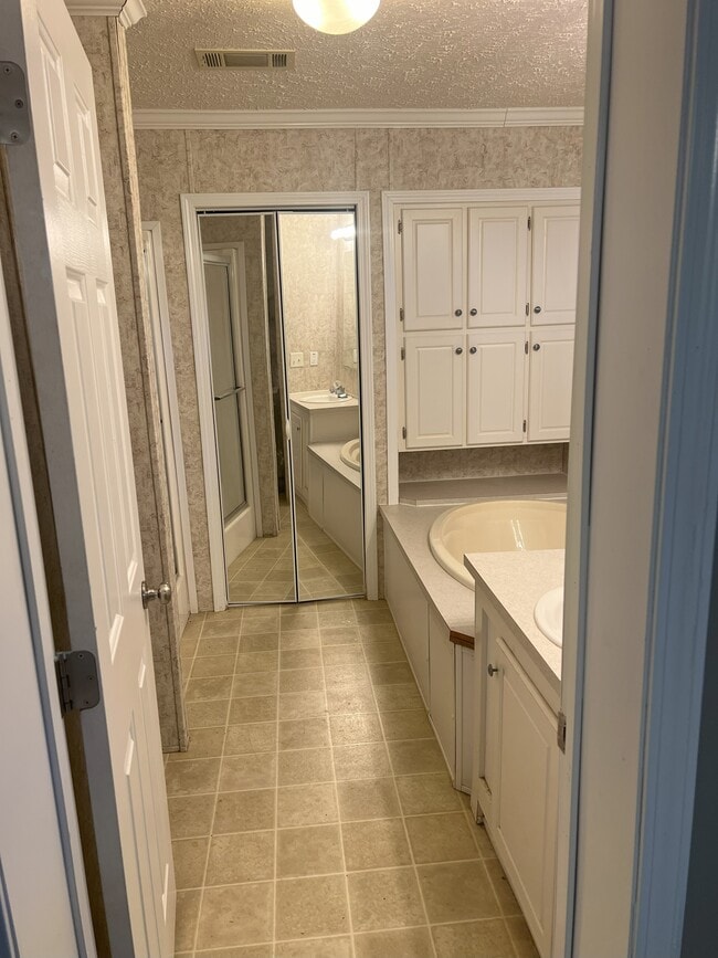Building Photo - 489 Windwood Dr